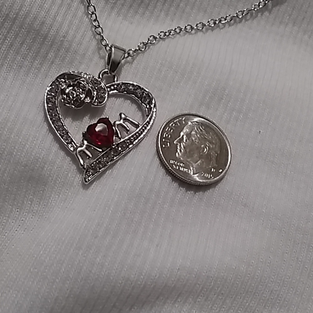 Mom necklace 😍🌹